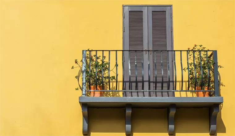 Sul proprio balcone non tutto &egrave; concesso: ecco cosa non si pu&ograve; fare
